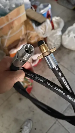 Black Util and Nido Hose for Filling of Gas