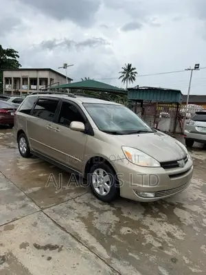 Toyota Sienna 2006 Gold