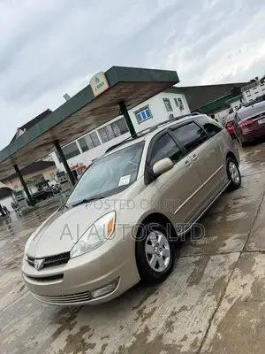 Toyota Sienna 2006 Gold