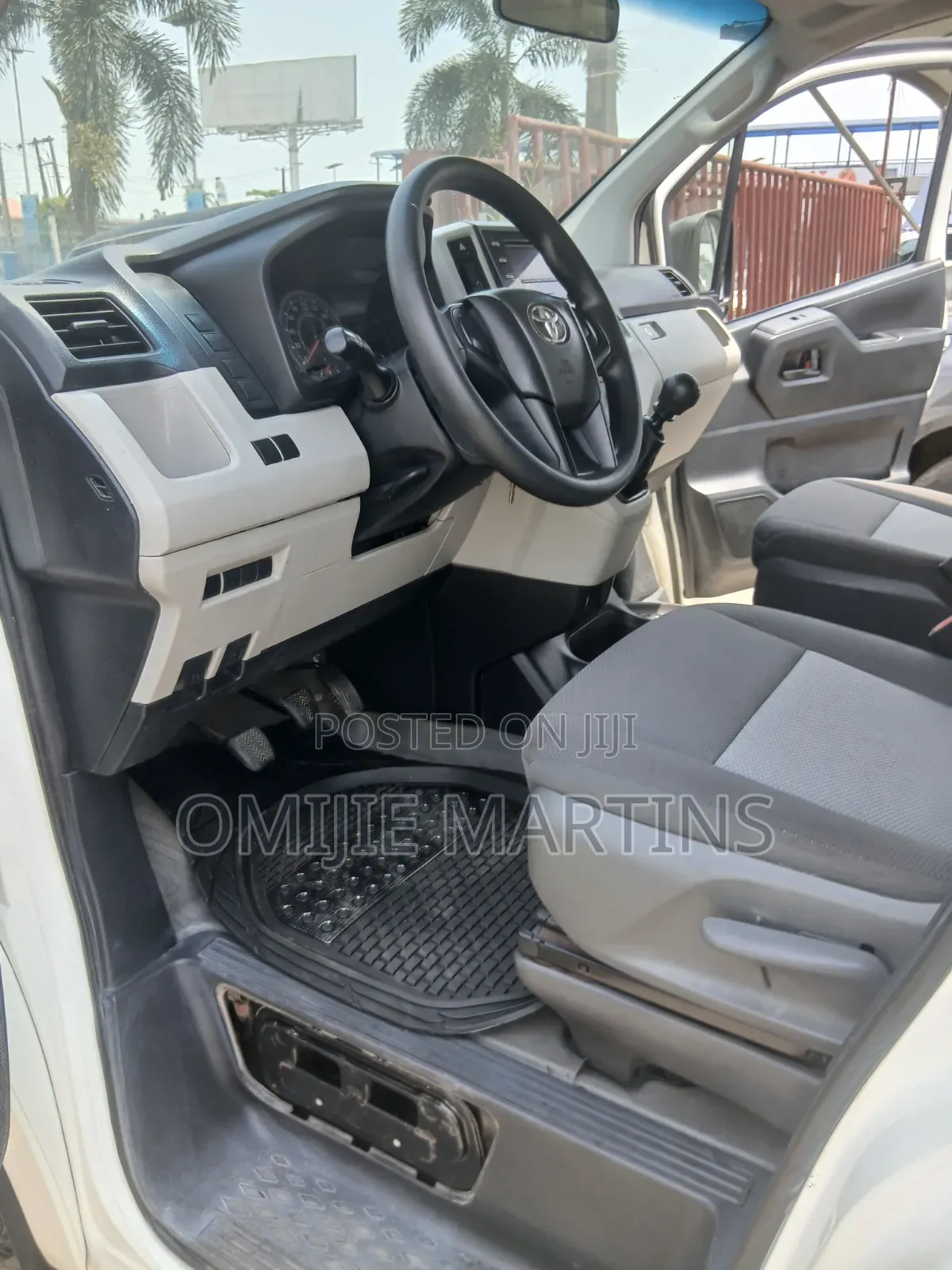 Toyota HiAce 2021 White