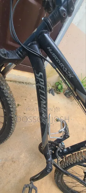 Foreign Used Specialized Hardrock Mountain Bike - 20-Speed, 26"
