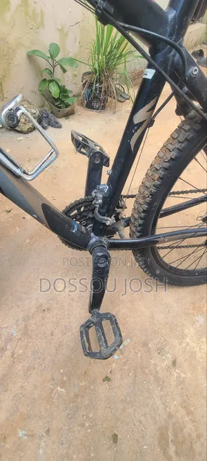 Foreign Used Specialized Hardrock Mountain Bike - 20-Speed, 26"