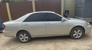 Toyota Camry LE 4dr Sedan (2.4L 4cyl 4A) 2004 Silver