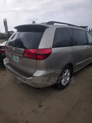 Toyota Sienna 2005 Gold