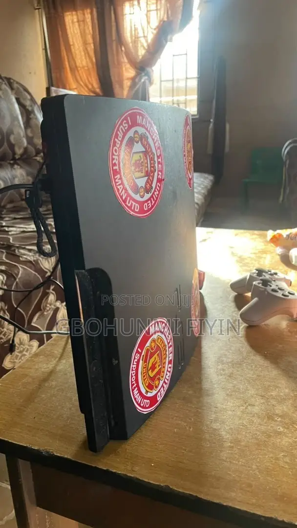 PLAYSTATION 3 Slim