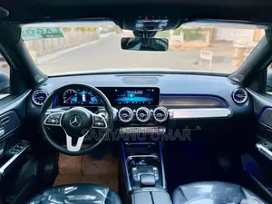 Mercedes-Benz GLB-Class 2021 Silver