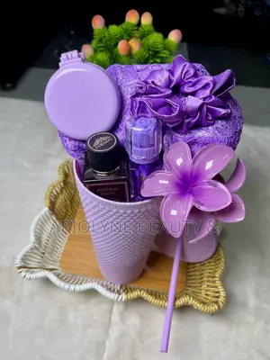 Purple Cup Gift Set With Beauty Accessories �