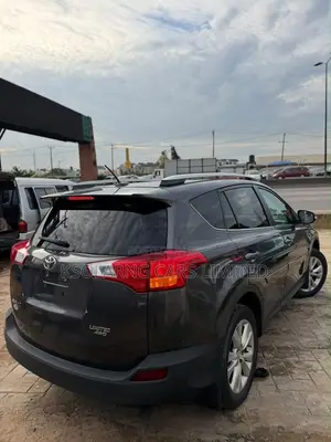 Toyota RAV4 Limited 4dr SUV AWD (2.5L 4cyl 6A) 2015 Gray