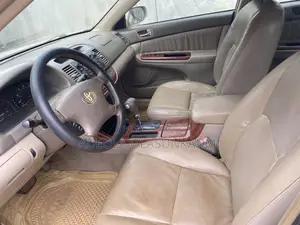 Toyota Camry XLE 4dr Sedan (2.4L 4cyl 4A) 2004 Beige