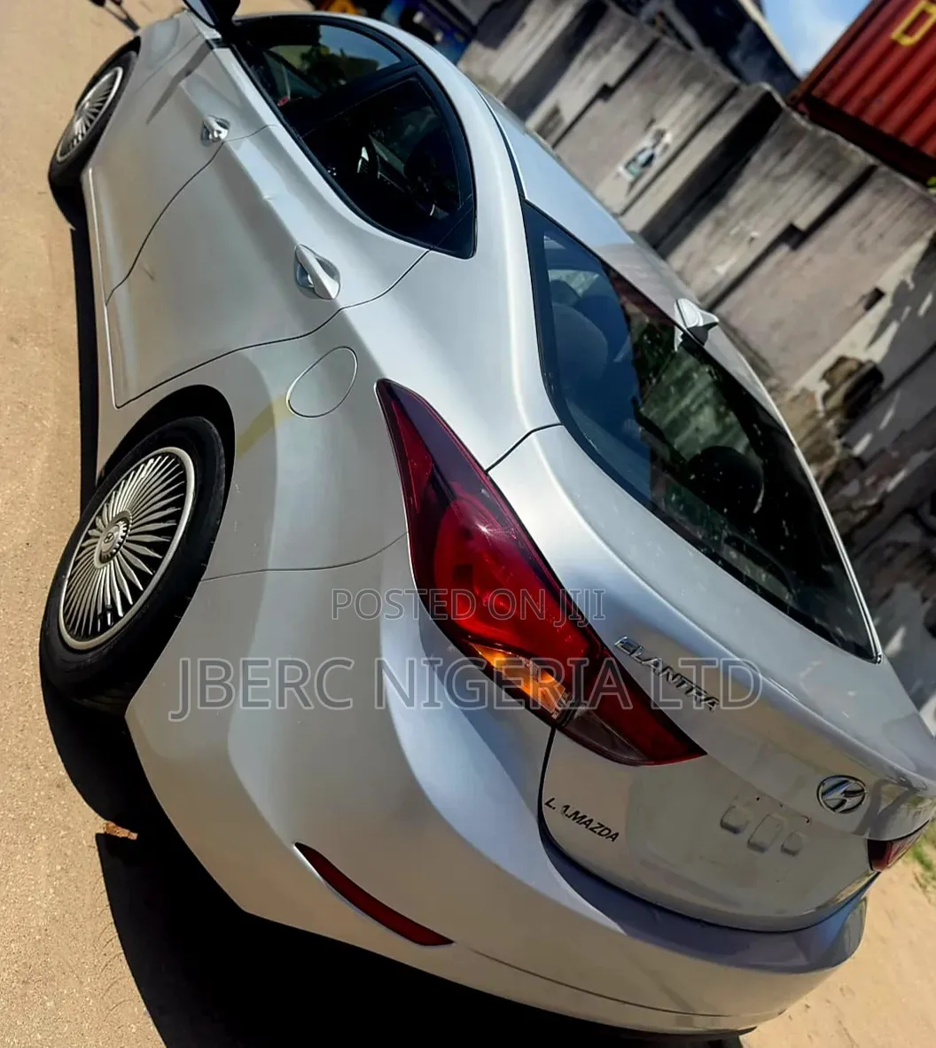 Hyundai Elantra 2015 Silver