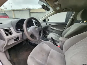 Toyota Corolla LE 4dr Sedan (1.8L 4cyl 4A) 2010 Silver