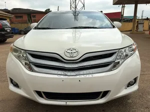 Toyota Venza V6 AWD 2010 White