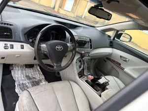 Toyota Venza V6 AWD 2010 White