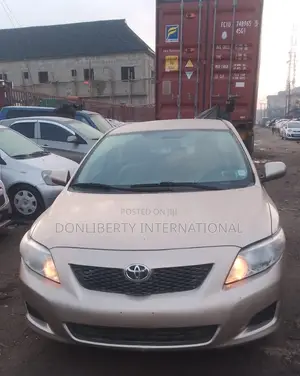 Toyota Corolla LE 4dr Sedan (1.8L 4cyl 4A) 2010 Gold