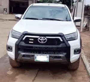 Toyota Hilux 2011 White