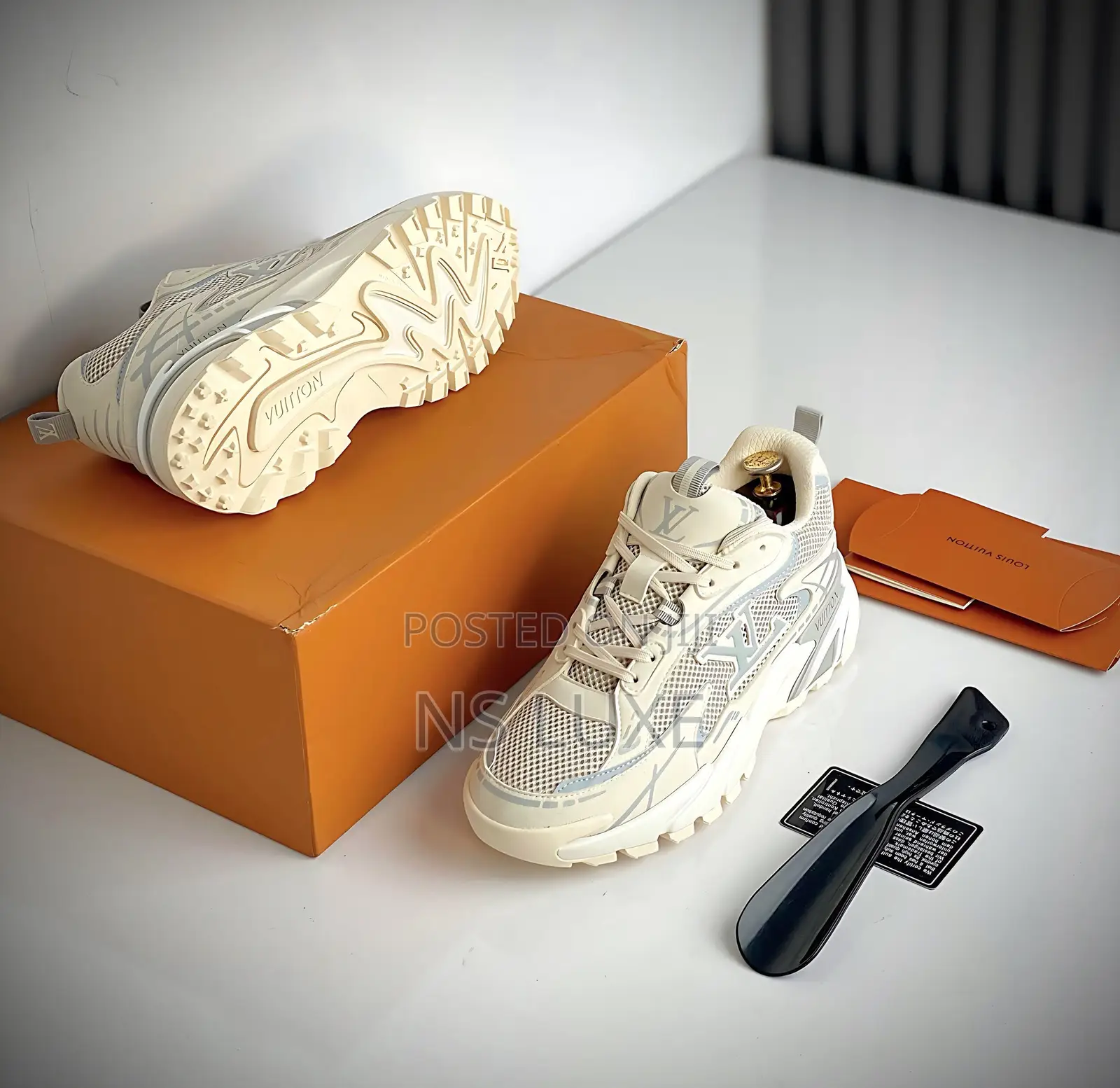 Luxury Lv Arch Light Sneakers