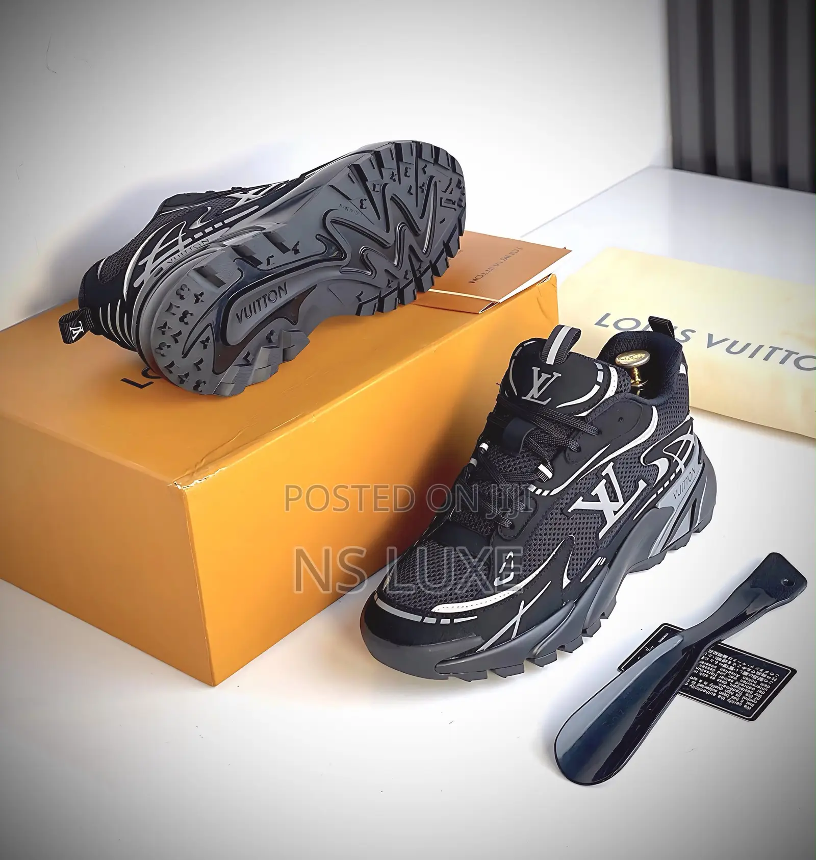 Luxury Lv Arch Light Sneakers