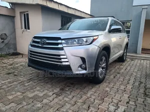 Toyota Highlander XLE 4dr SUV (3.5L 6cyl 6A) 2014 Blue