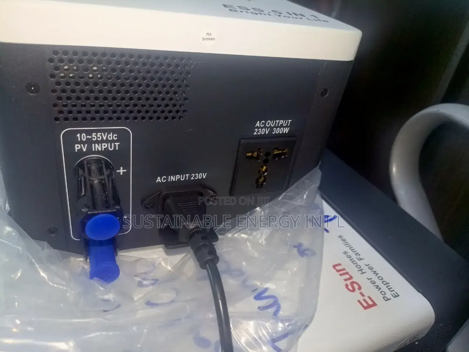 Solar Generator With Solar Panels, Accessories and Installation