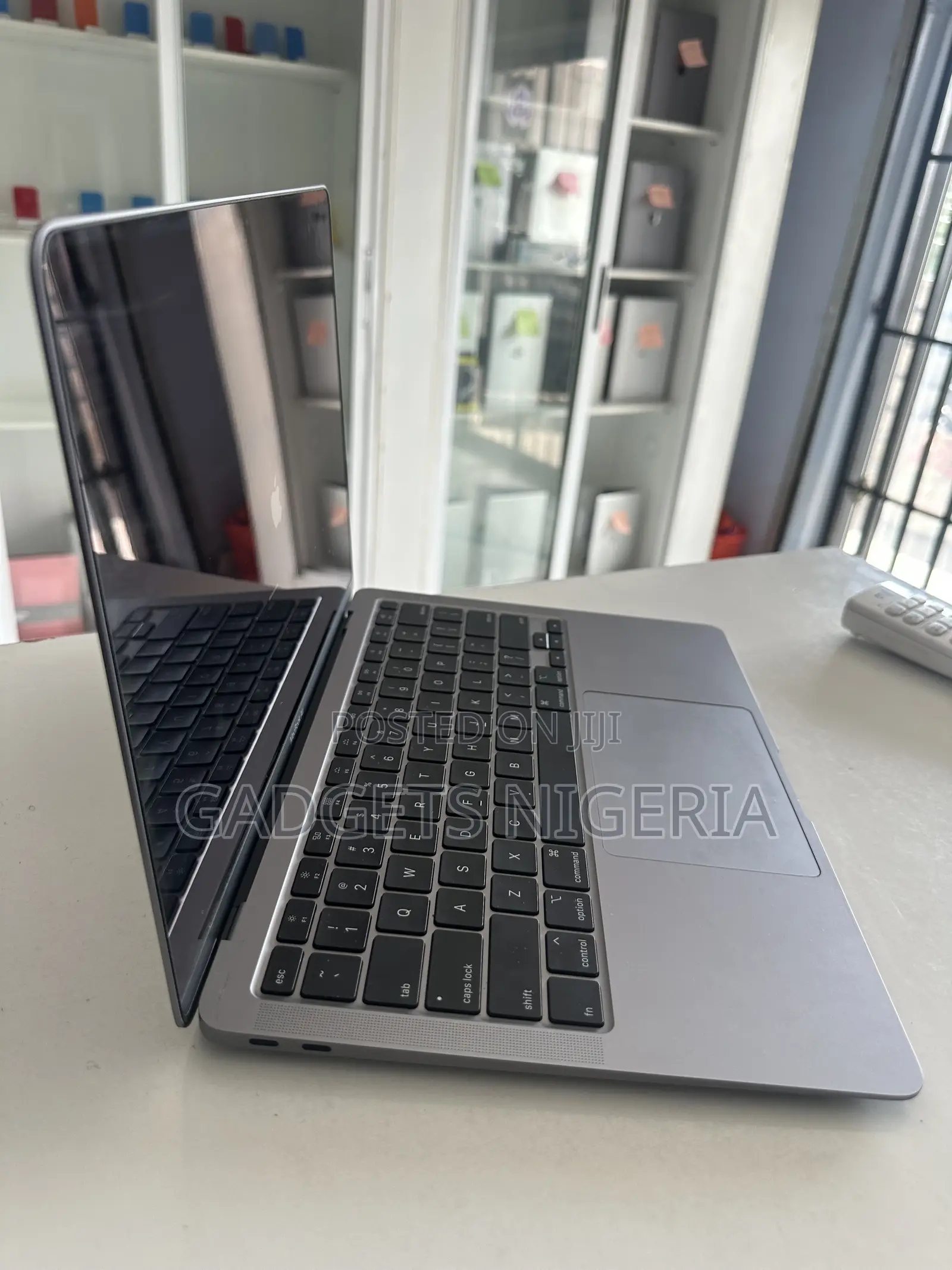 Laptop Apple MacBook Air 2020 8GB Intel Core i5 SSD 512GB