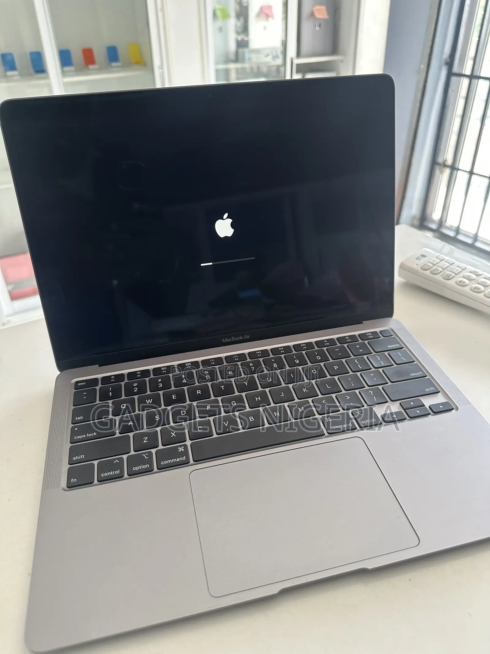 Laptop Apple MacBook Air 2020 8GB Intel Core i5 SSD 512GB