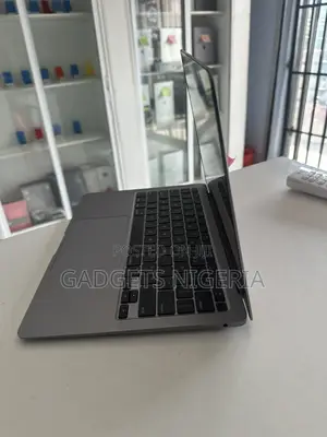 Laptop Apple MacBook Air 2020 8GB Intel Core i5 SSD 512GB