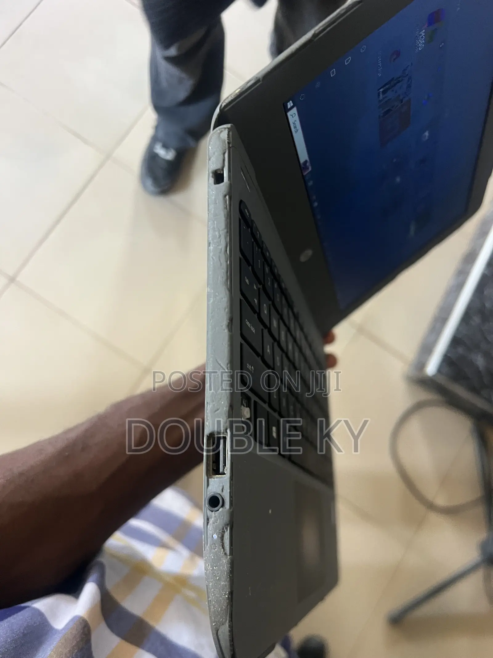 Laptop HP Stream 11 Pro G4 EE 4GB Intel Celeron SSD 60GB