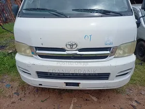 Toyota HiAce 2010 White