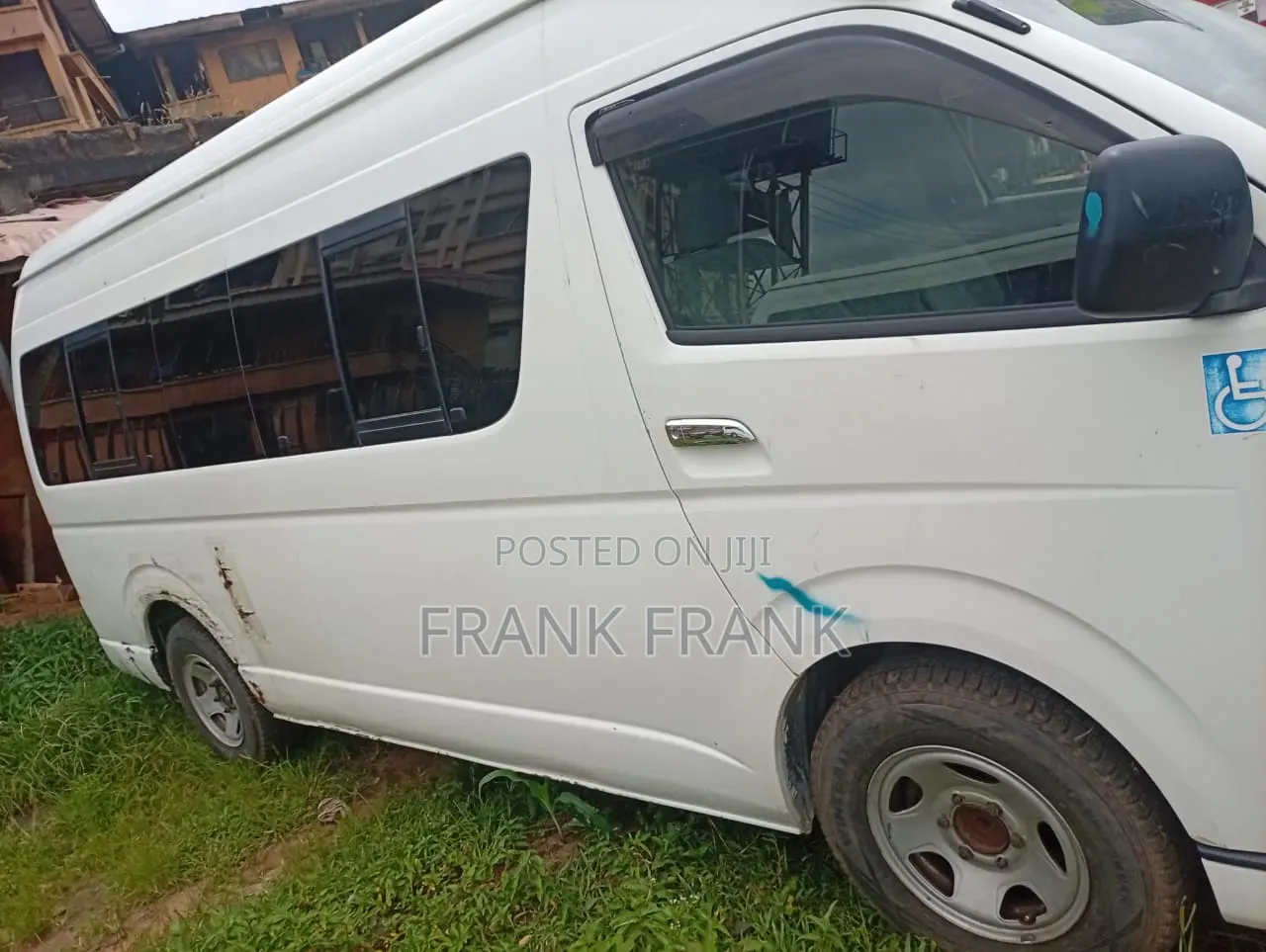 Toyota HiAce 2010 White