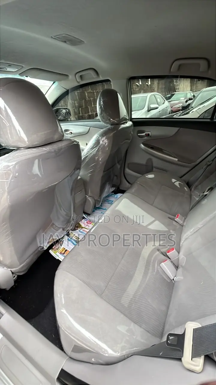 Toyota Corolla 2012 Silver