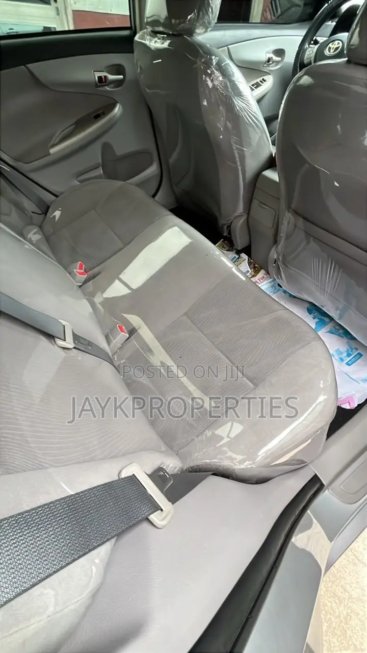 Toyota Corolla 2012 Silver