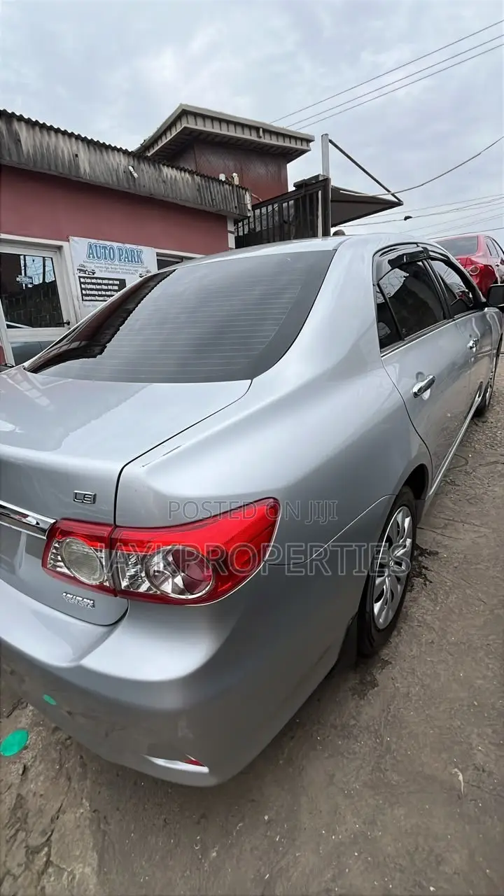 Toyota Corolla 2012 Silver