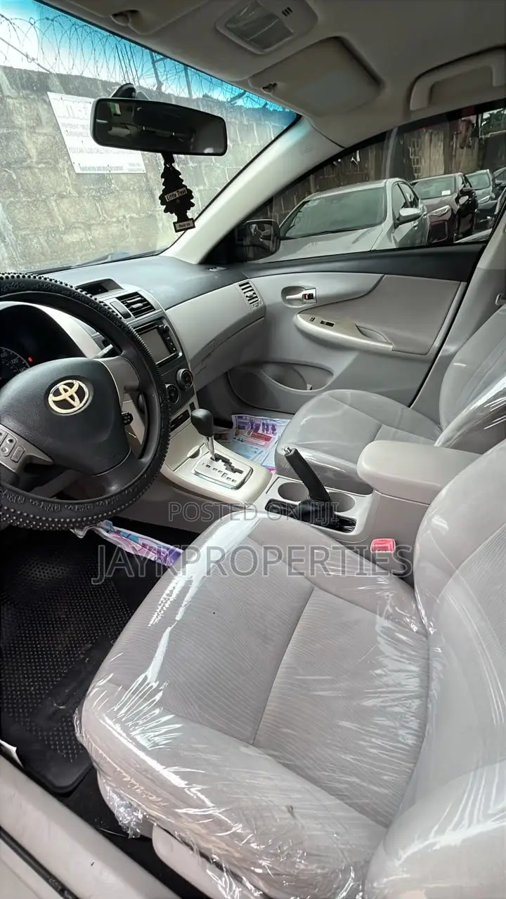 Toyota Corolla 2012 Silver