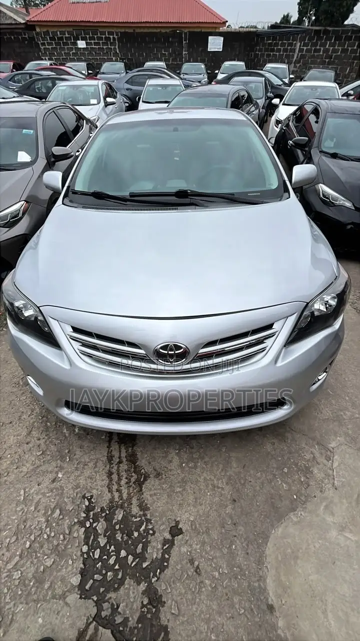 Toyota Corolla 2012 Silver