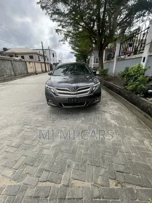Toyota Venza V6 AWD 2011 Gray