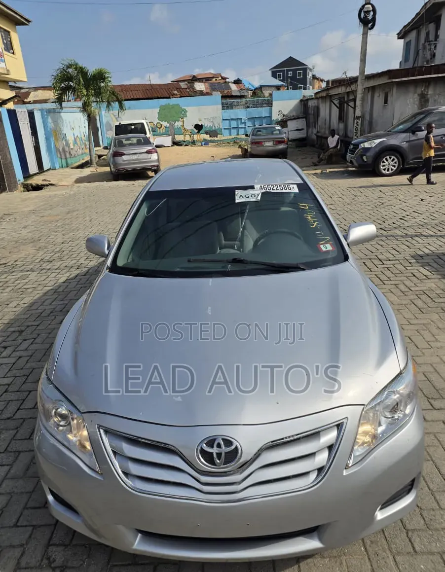 Toyota Camry 2011 Silver
