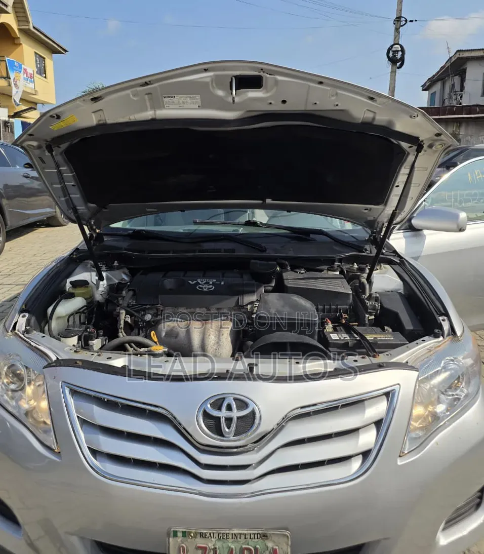 Toyota Camry 2011 Silver