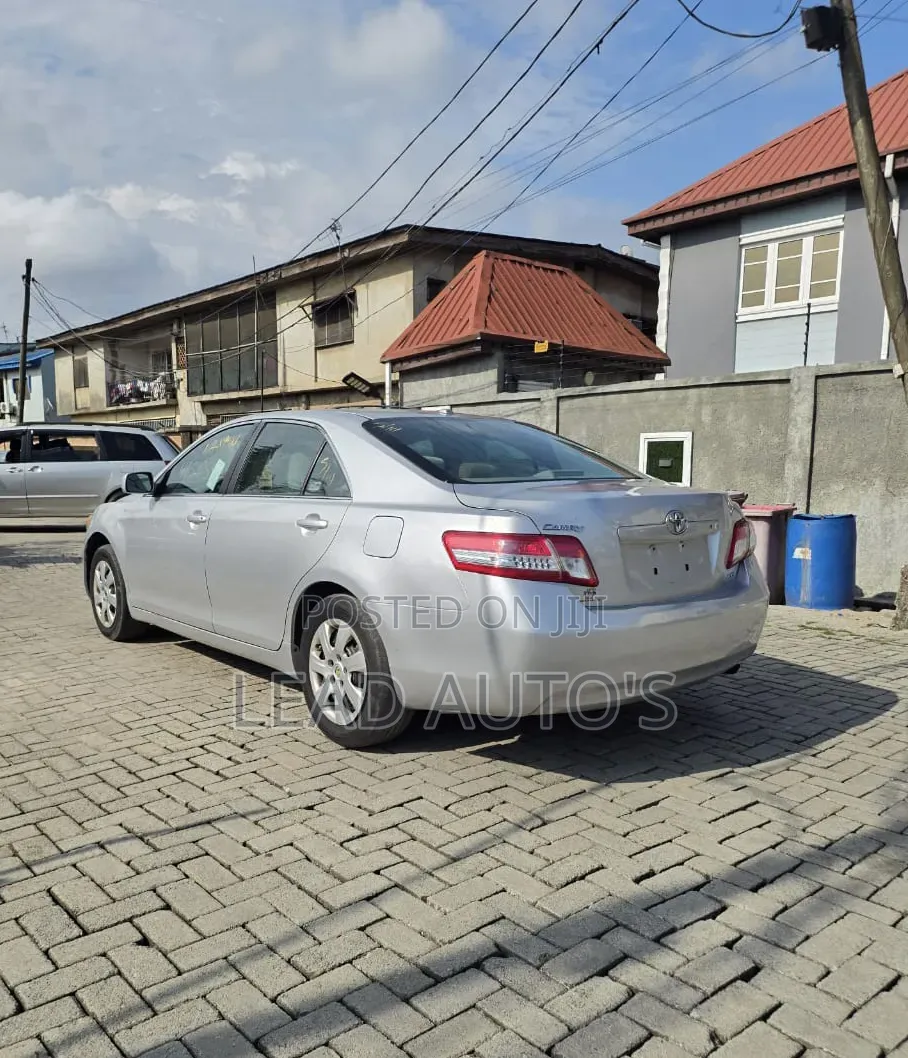 Toyota Camry 2011 Silver