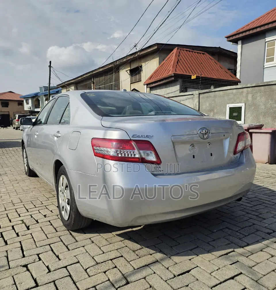 Toyota Camry 2011 Silver