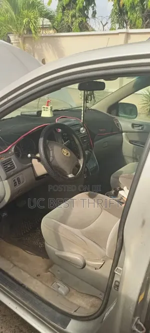 Toyota Sienna 2005 Silver