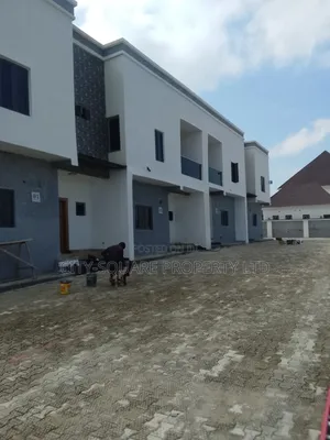 3bdrm Townhouse/Terrace in Green Side Estate, Sabon Lugbe for sale