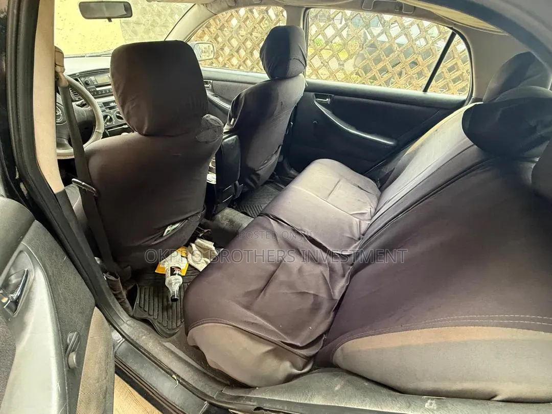 Toyota Corolla Liftback 2002 Black