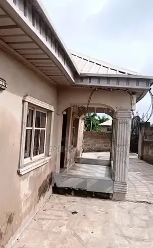2bdrm Bungalow in Olomore Housing, Abeokuta North for sale