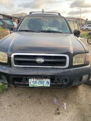 Nissan Pathfinder Automatic 2001 Black