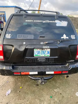Nissan Pathfinder Automatic 2001 Black