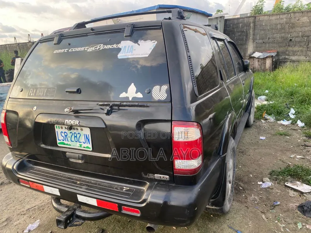 Nissan Pathfinder Automatic 2001 Black