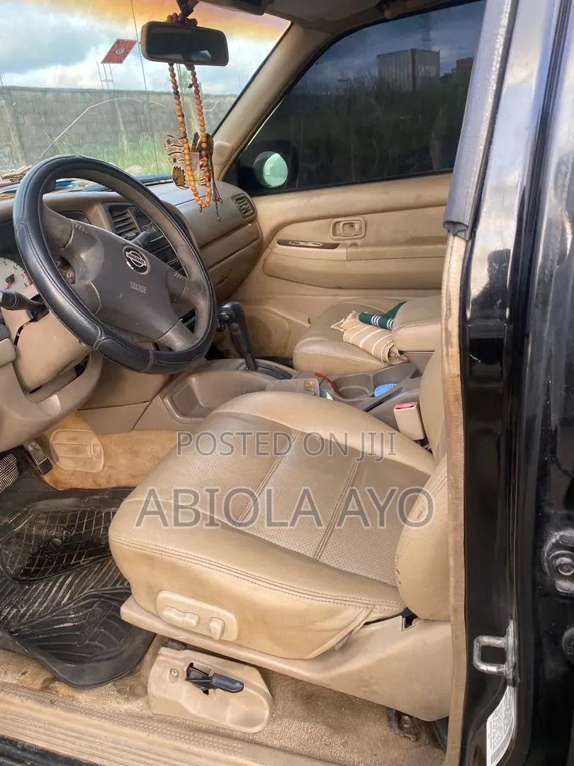 Nissan Pathfinder Automatic 2001 Black
