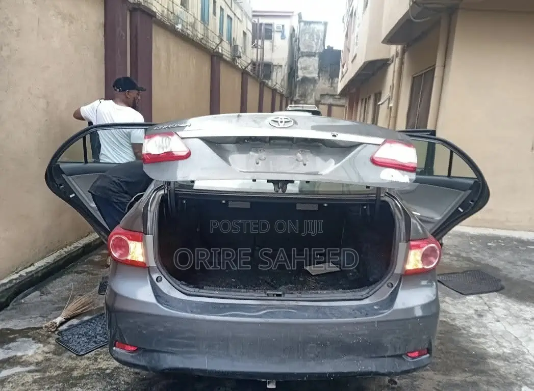 Toyota Corolla 2012 Gray
