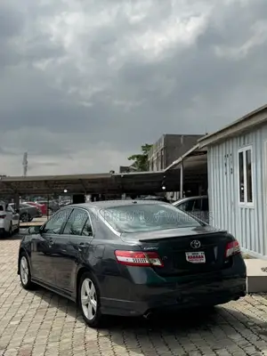 Toyota Camry SE 4dr Sedan (2.5L 4cyl 6AM) 2010 Gray