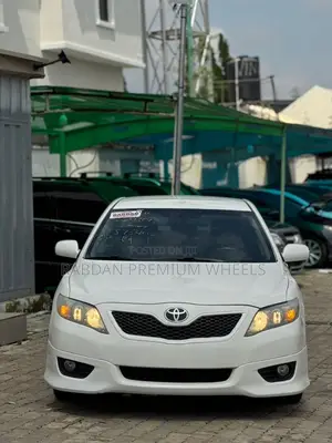 Toyota Camry SE 4dr Sedan (2.5L 4cyl 6AM) 2010 White